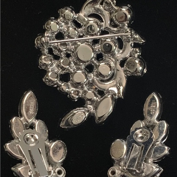 Vintage WEISS Large Brooch and Clip On Earrings Crystal Clear Rhinestone Set - Picture 7 of 9